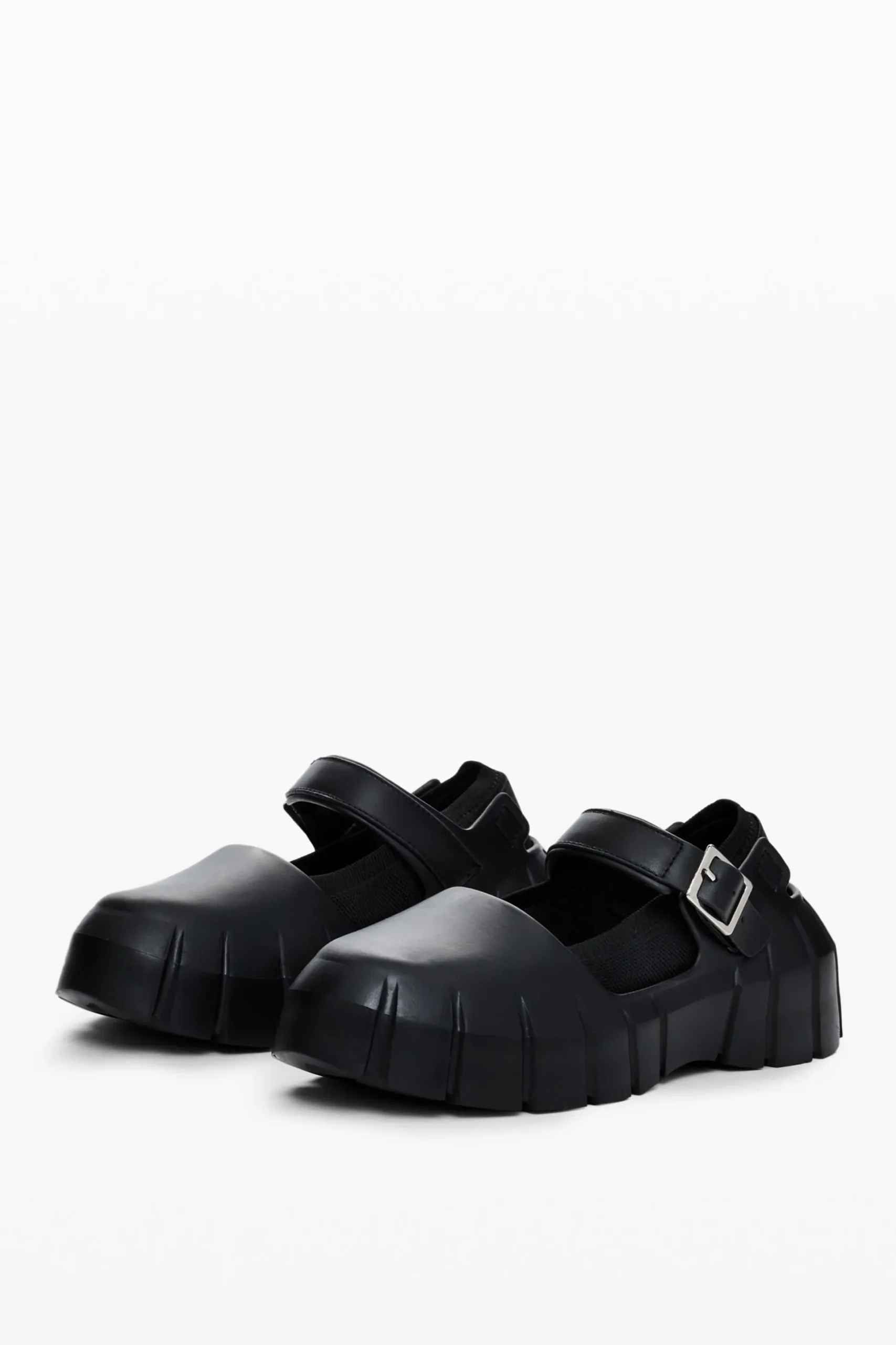 Ballet flat with side release closure
