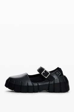 Ballet flat with side release closure