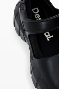 Ballet flat with side release closure