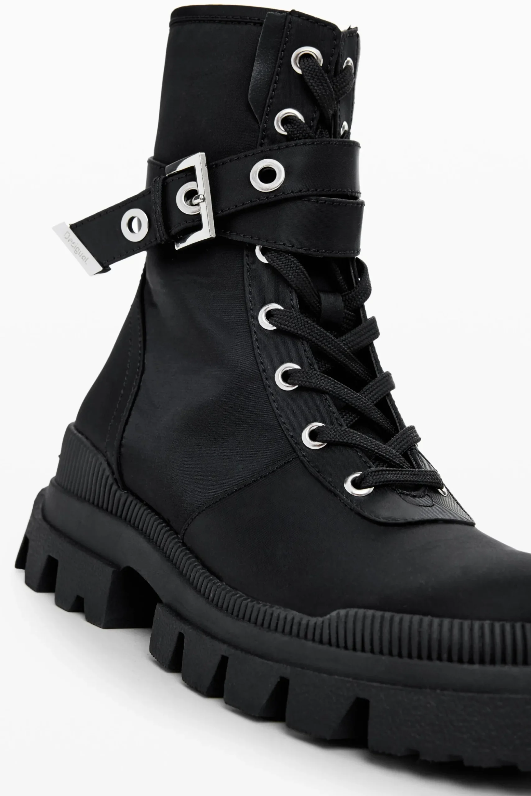Combat boot