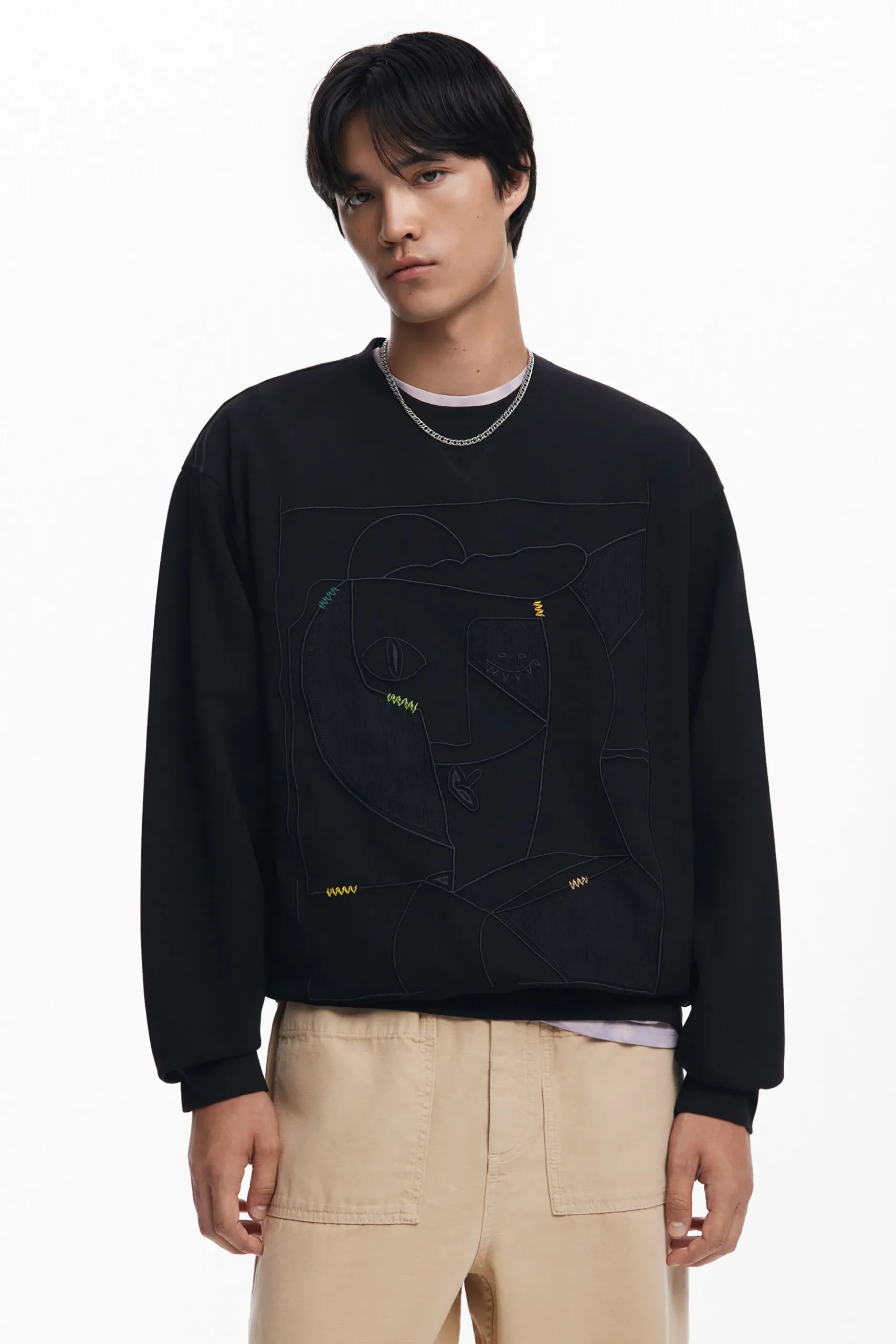 Contrast Embroidered Sweatshirt