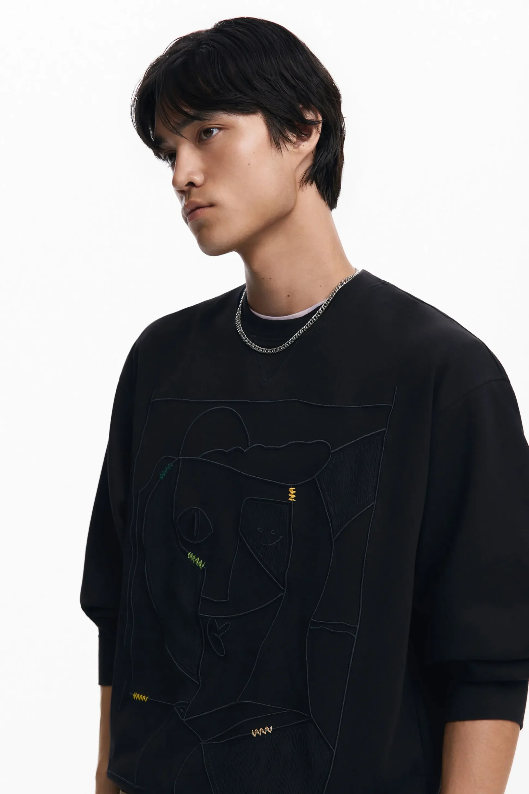 Contrast Embroidered Sweatshirt