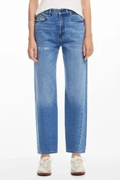Denim with daisy illustration