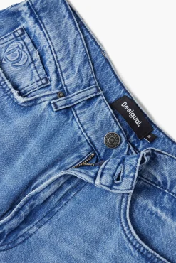 Denim with daisy illustration