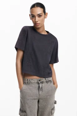 Embroidered flower T-shirt
