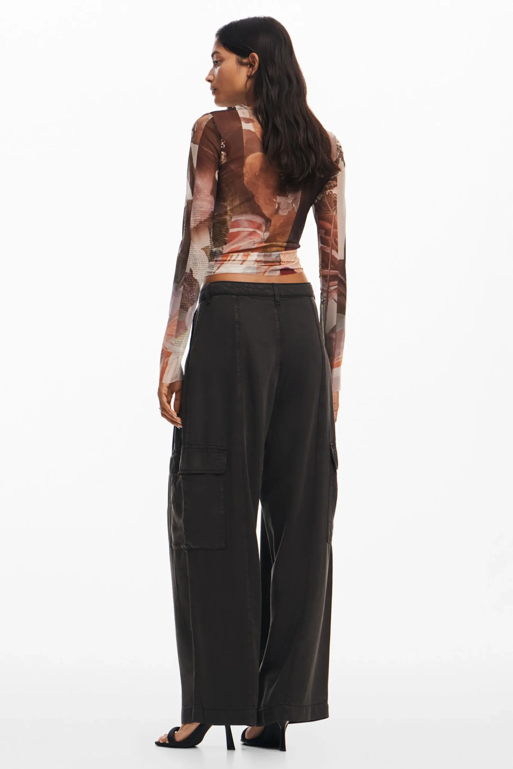Fluid cargo pants