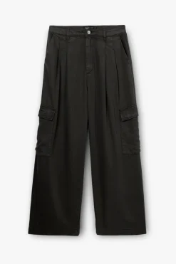 Fluid cargo pants