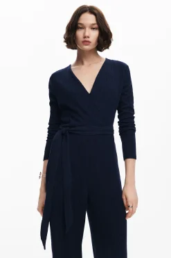 Fluid jumpsuit belt