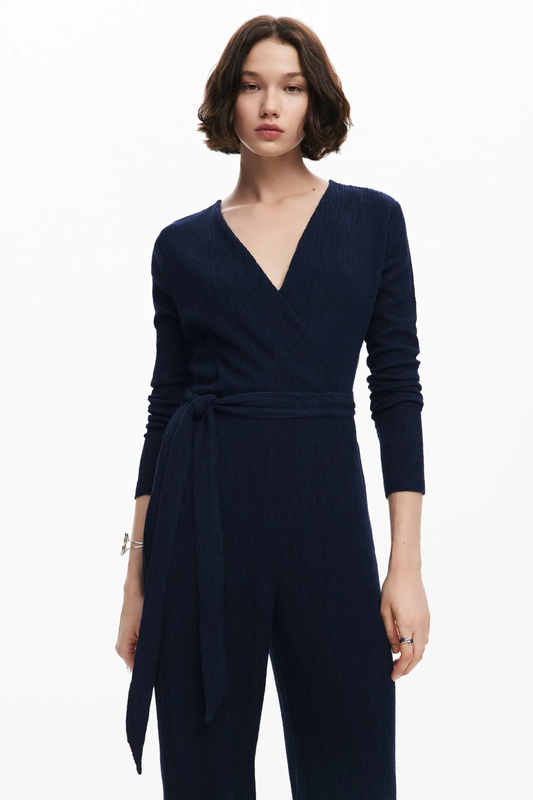Fluid jumpsuit belt