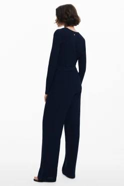 Fluid jumpsuit belt