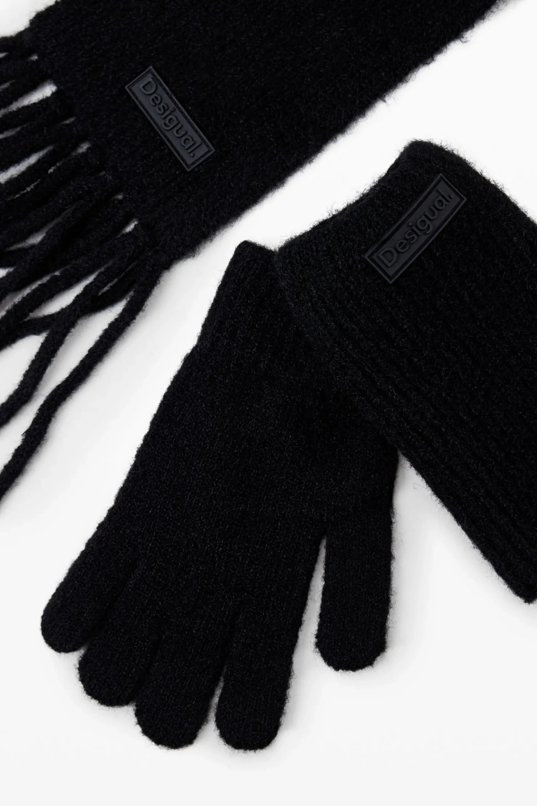 Gloves and scarf pack
