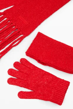 Gloves and scarf pack