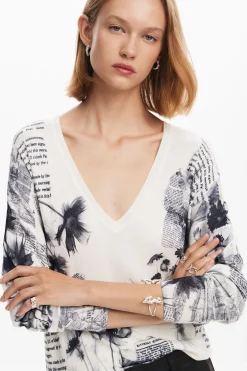 Knitted sweater with text print