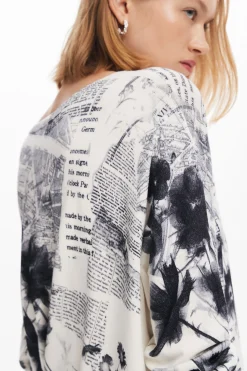 Knitted sweater with text print