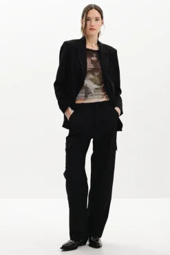 Laser-cut blazer