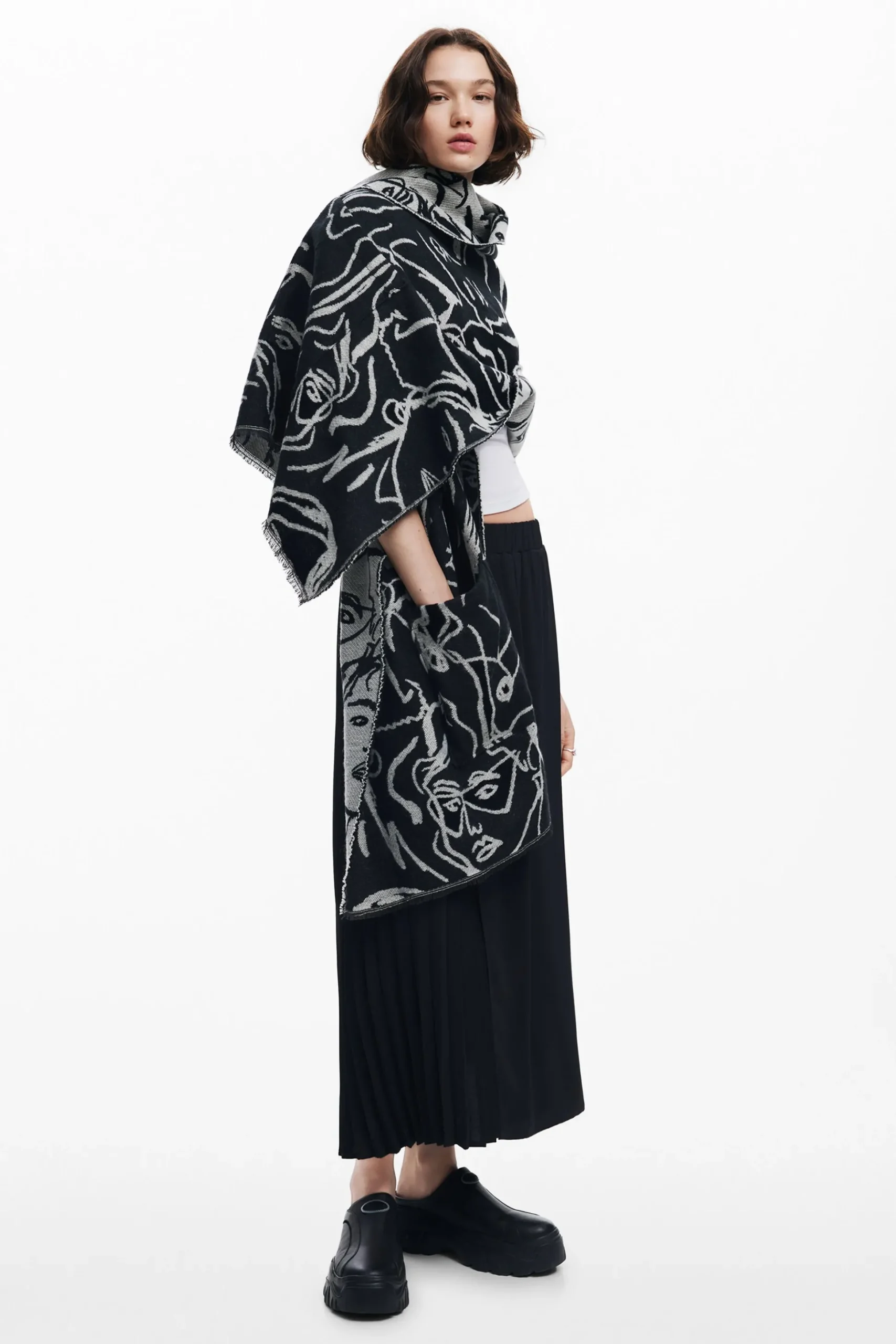 Long scarf with faces