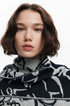 Long scarf with faces