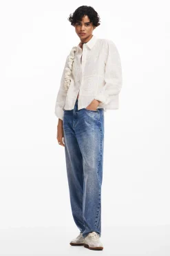 Plain shirt with embroidery