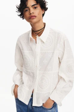 Plain shirt with embroidery