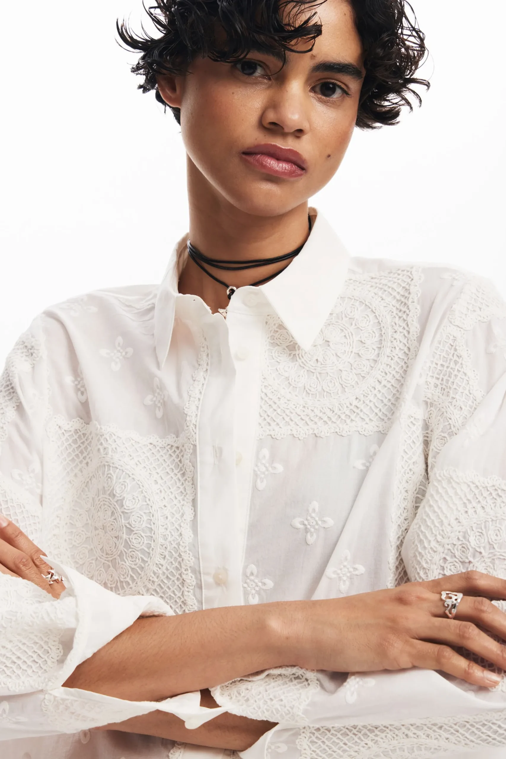 Plain shirt with embroidery