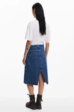 Plain T-shirt details