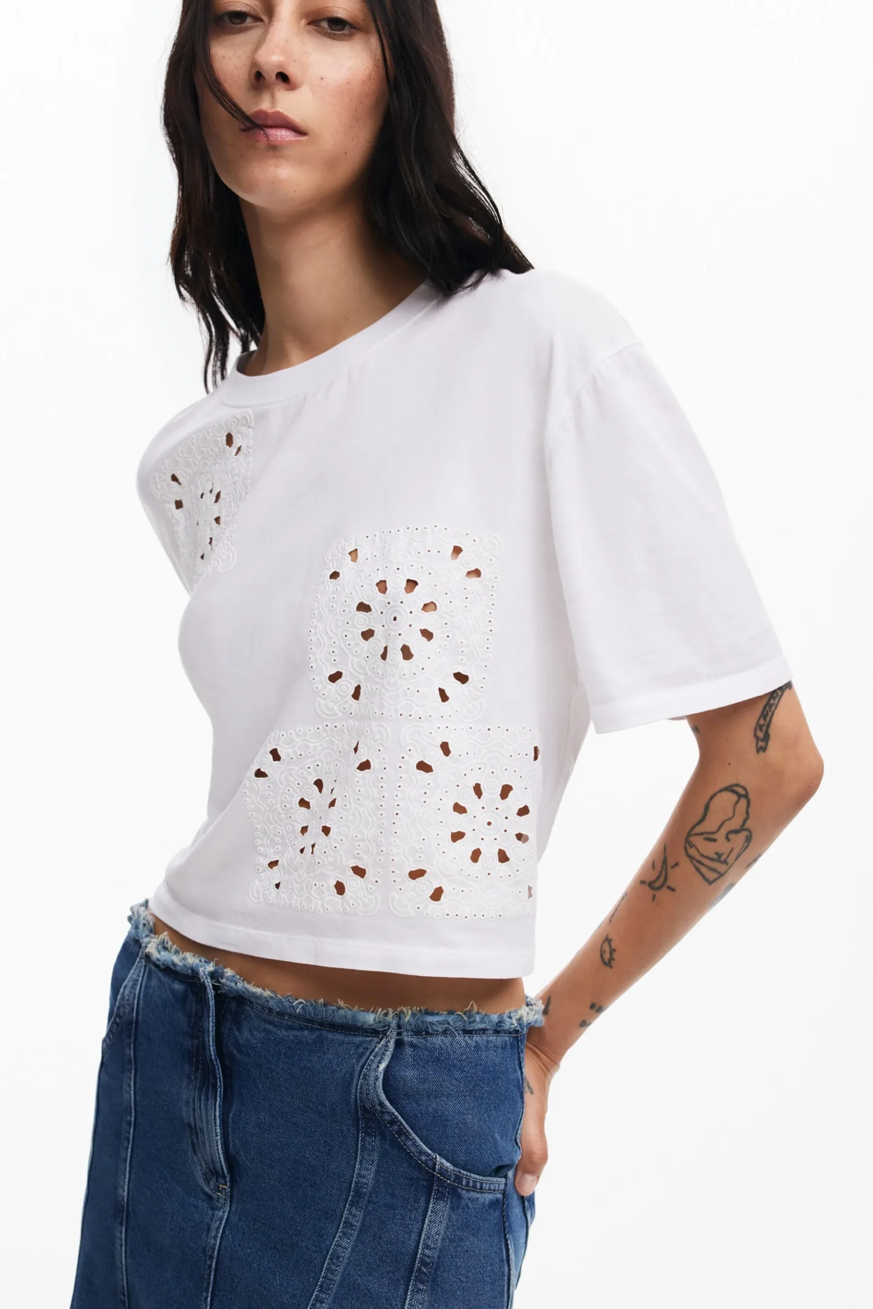 Plain T-shirt details