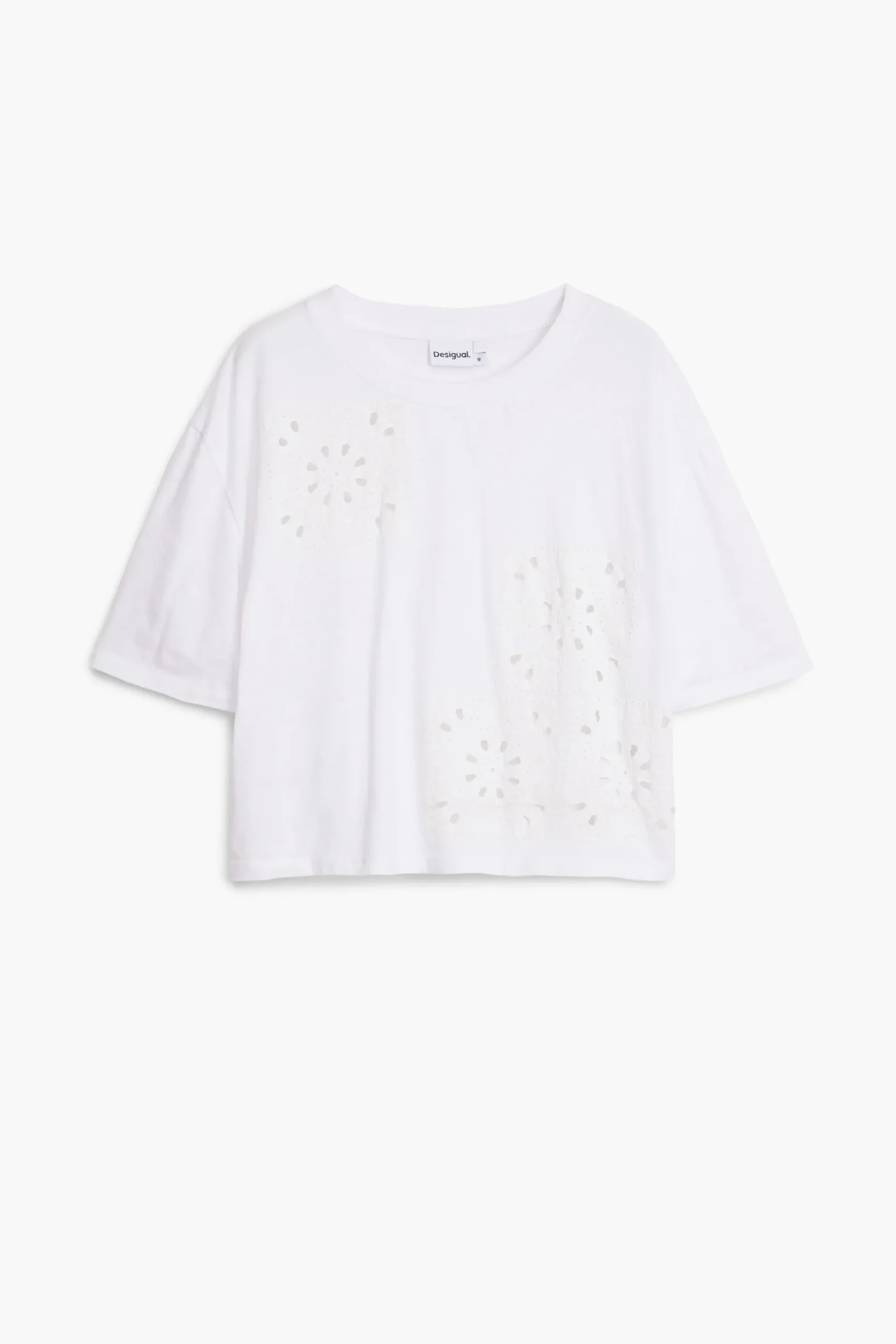 Plain T-shirt details