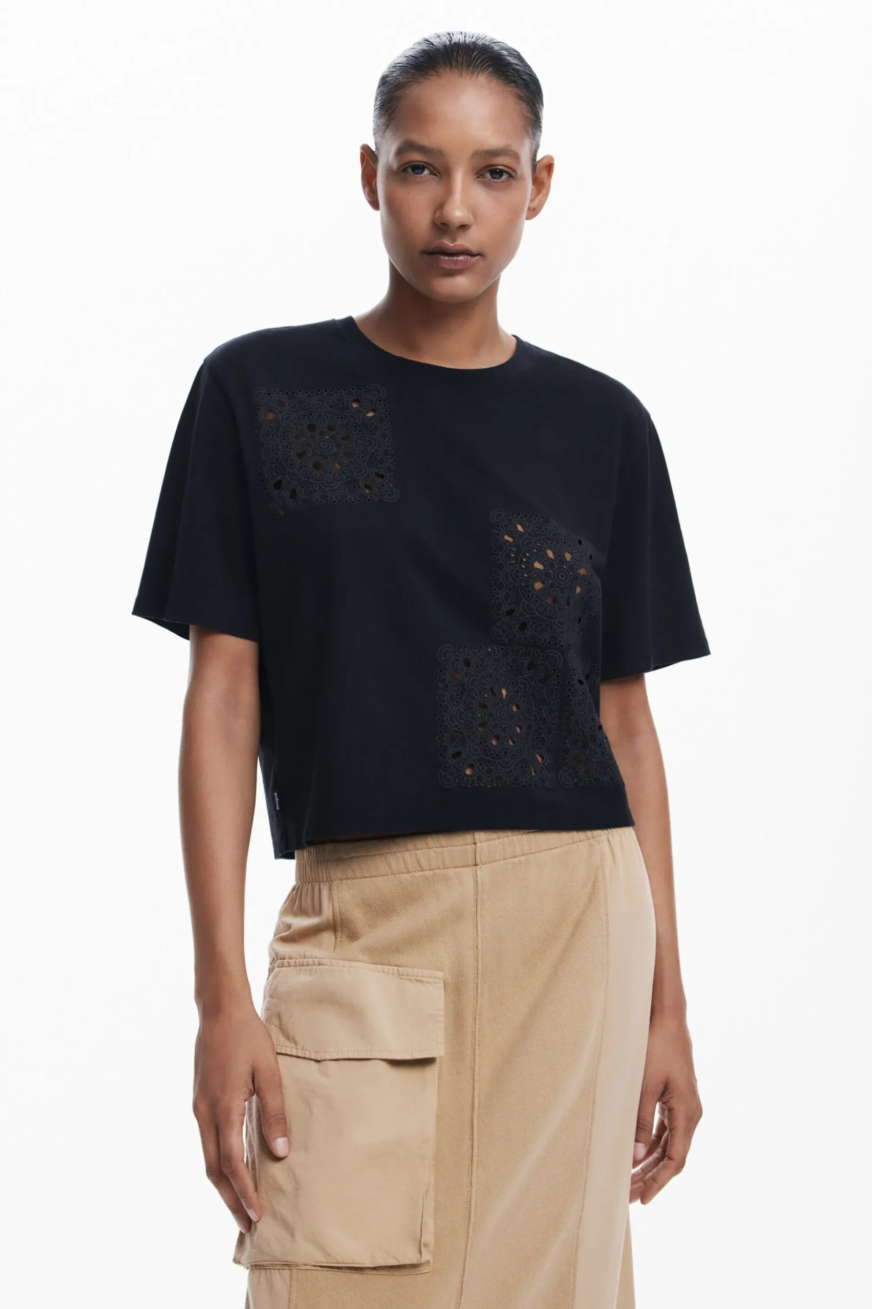 Plain T-shirt details