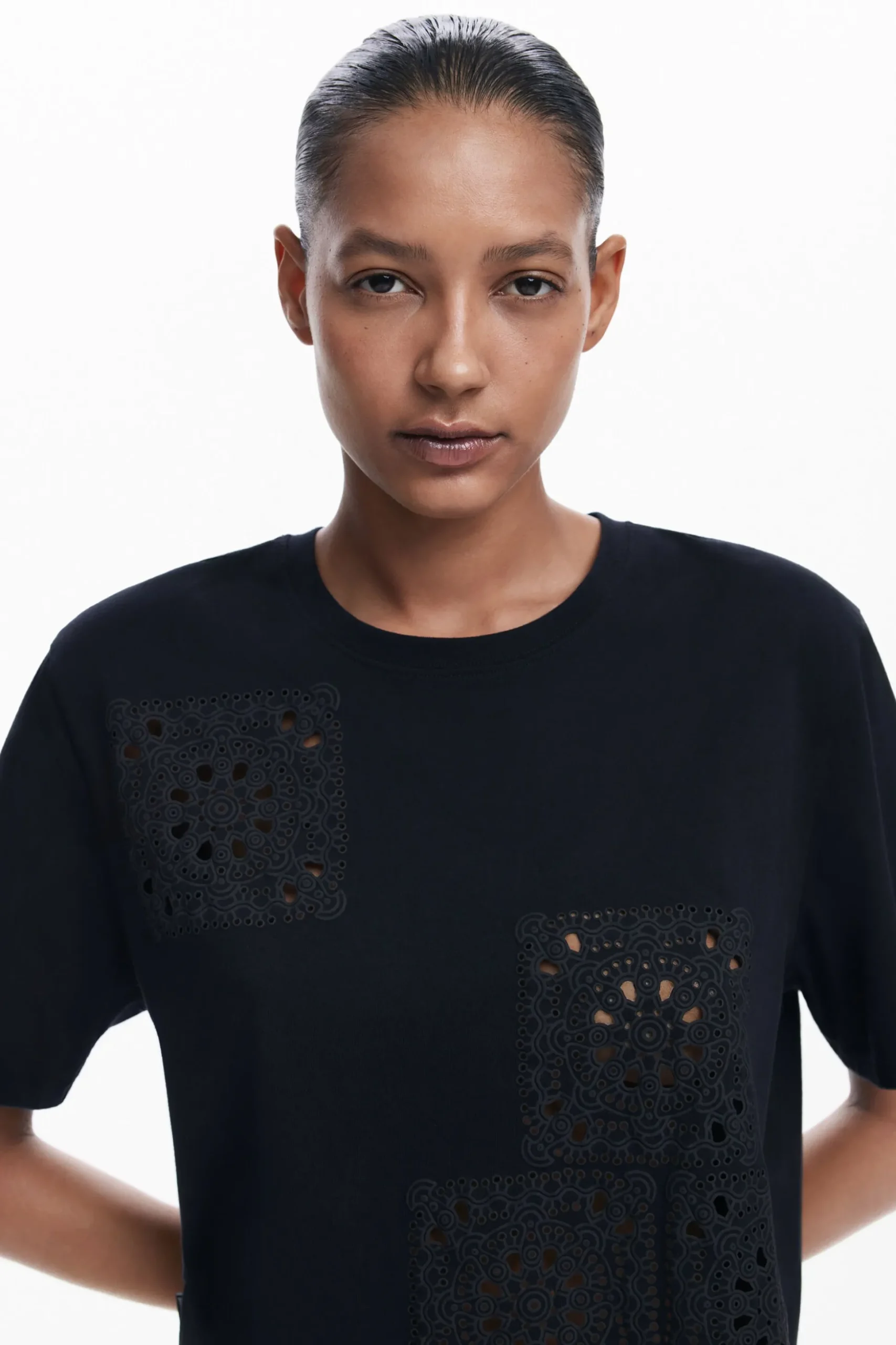 Plain T-shirt details