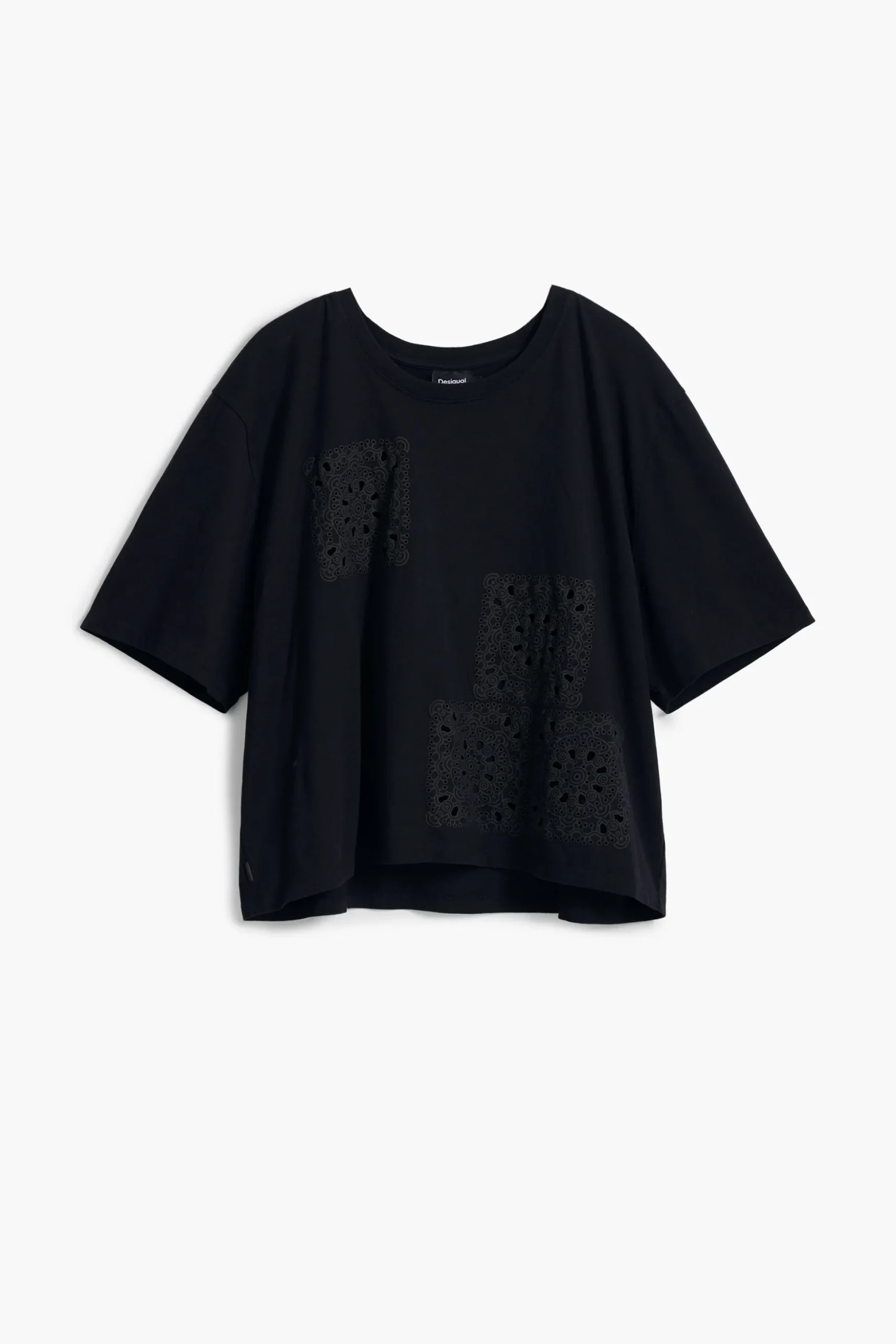 Plain T-shirt details