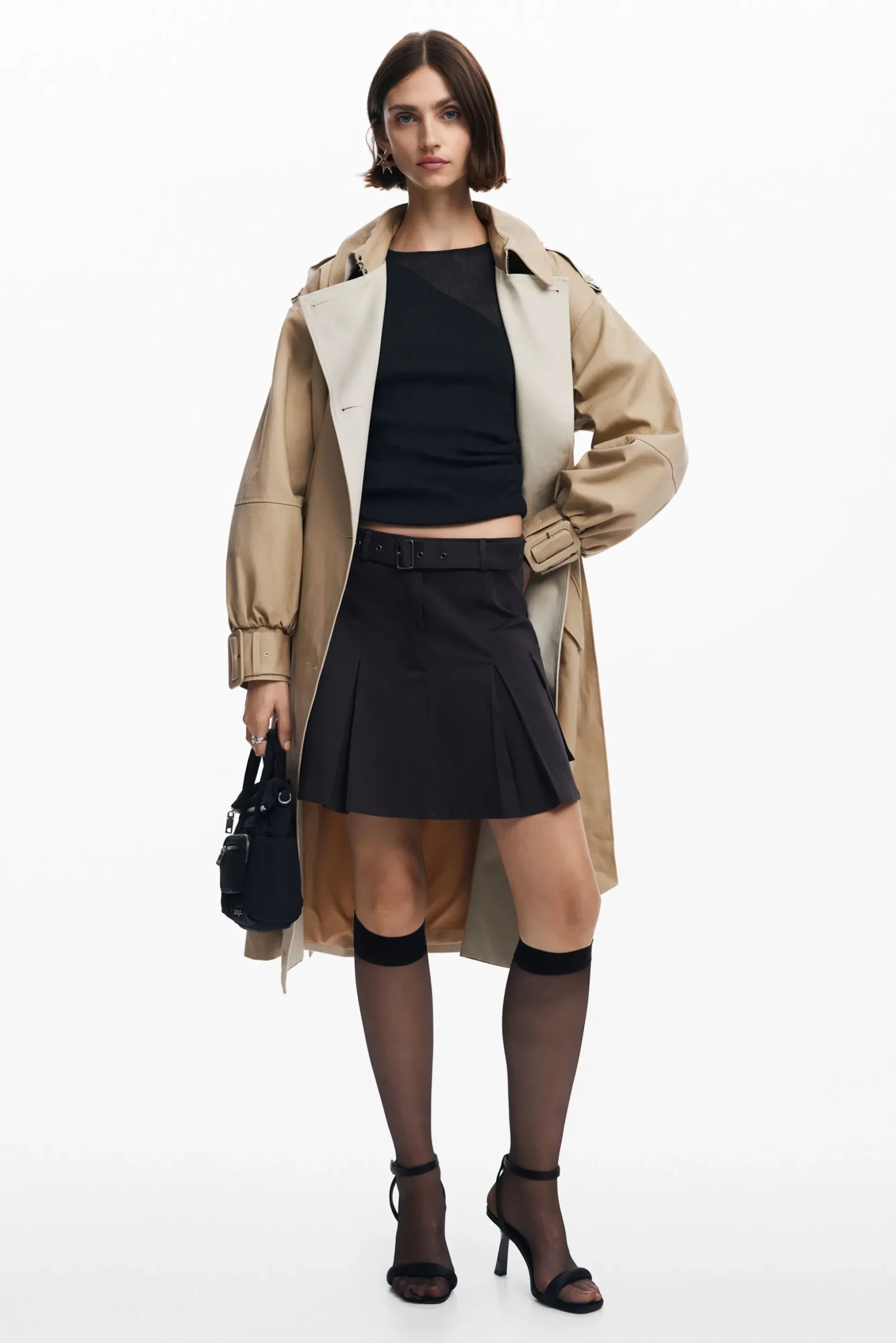 Pleated skirt with belt