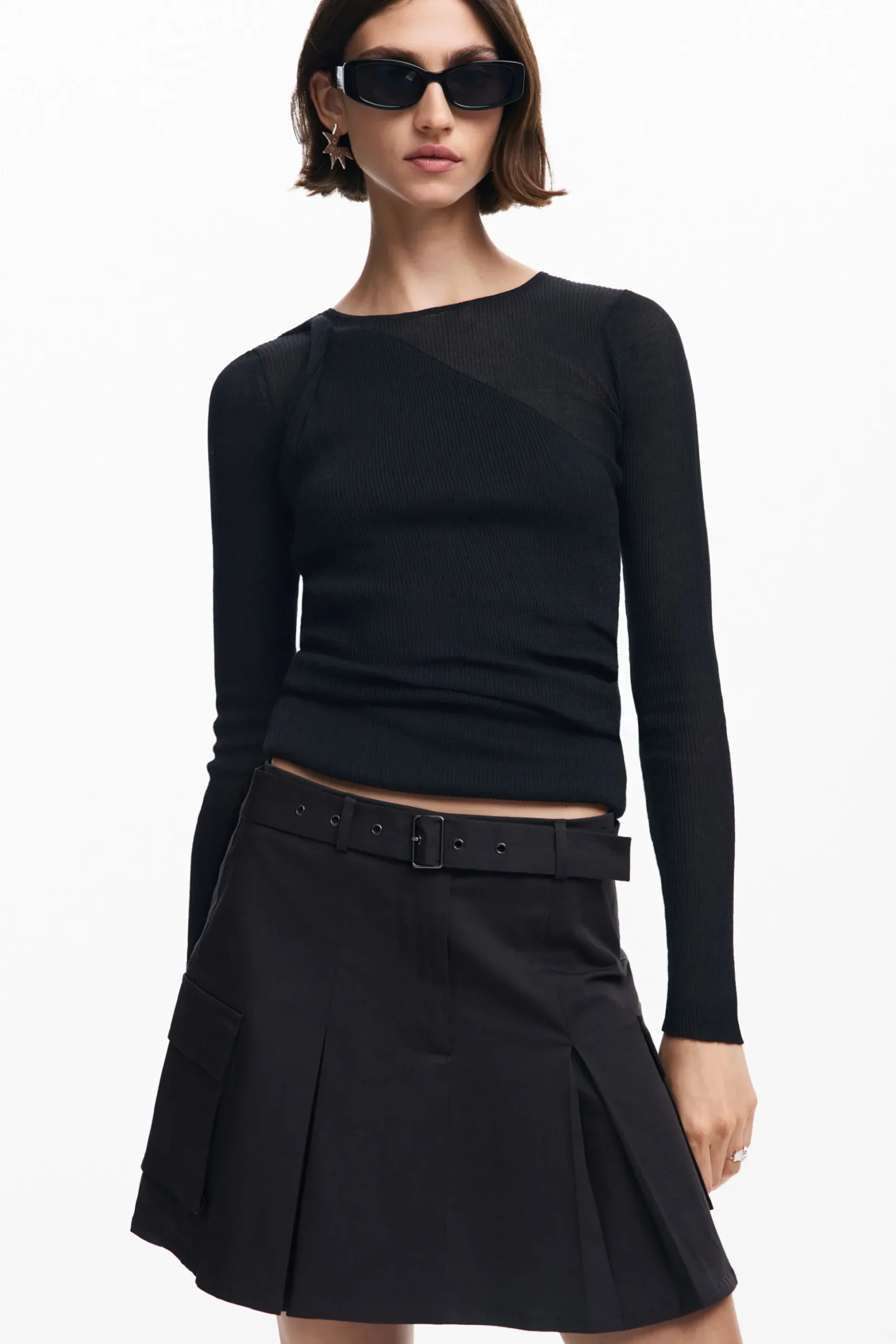 Pleated skirt with belt