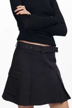 Pleated skirt with belt
