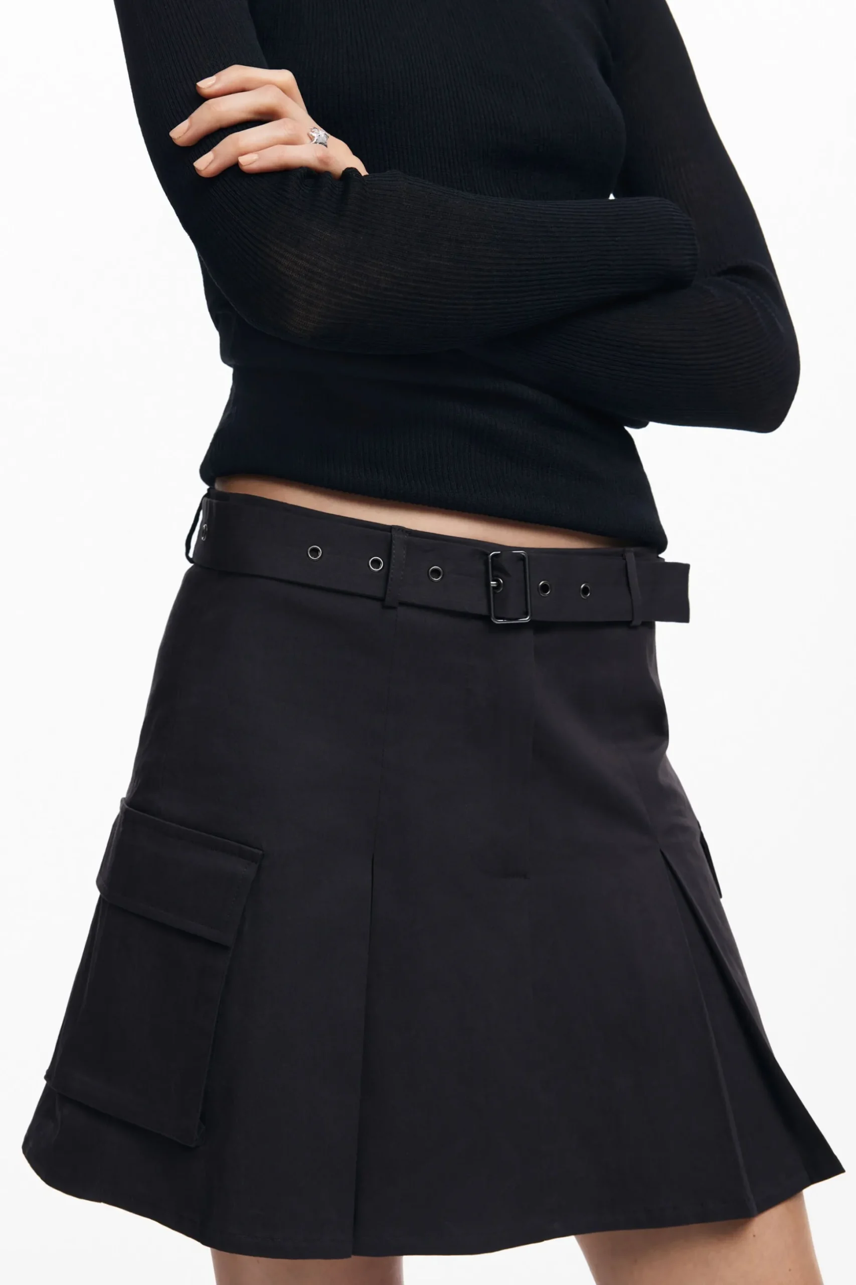 Pleated skirt with belt