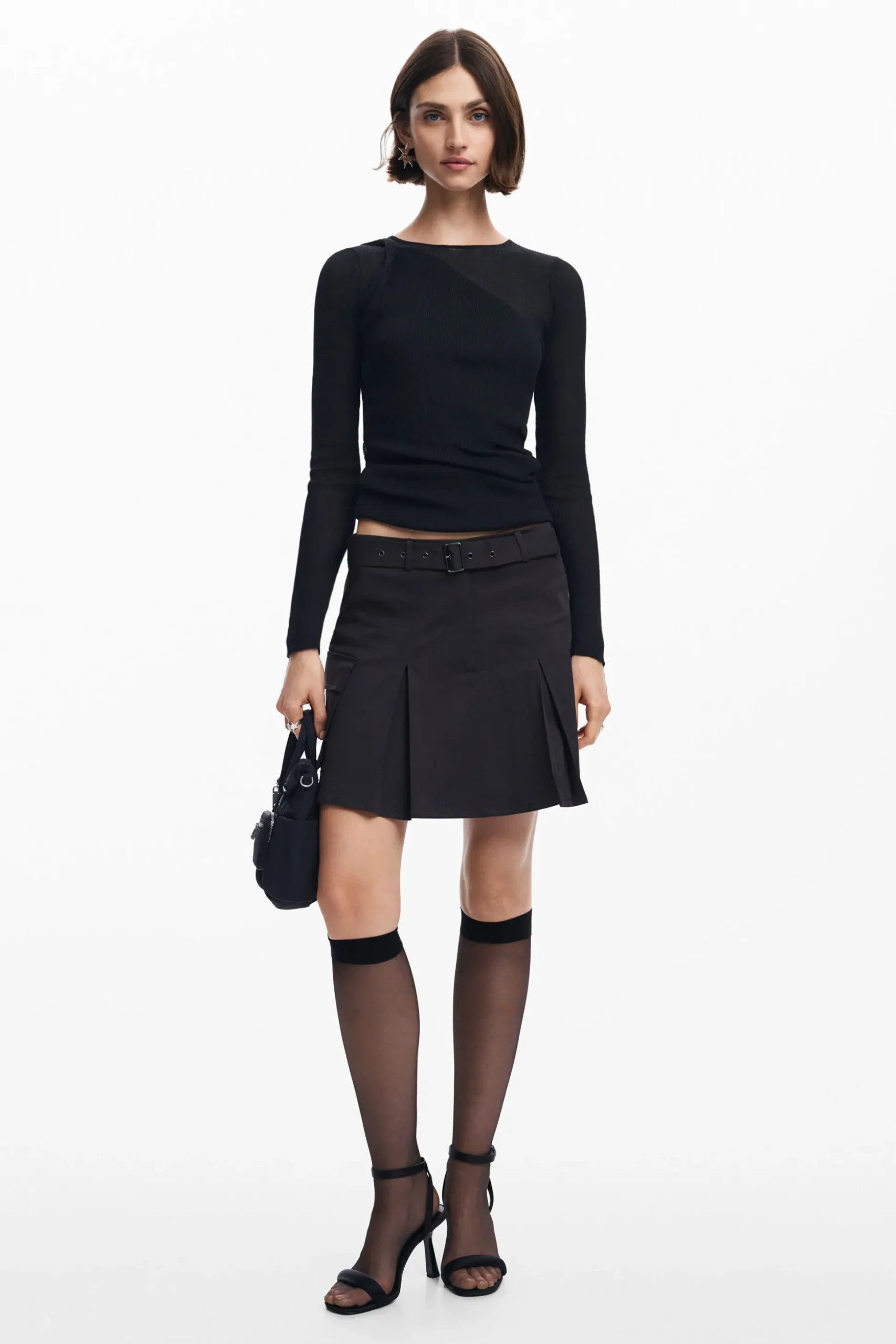 Pleated skirt with belt
