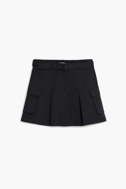 Pleated skirt with belt