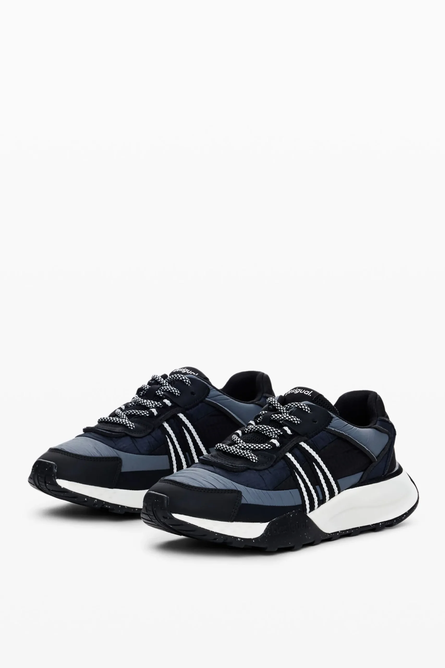 Runner patch sneakers