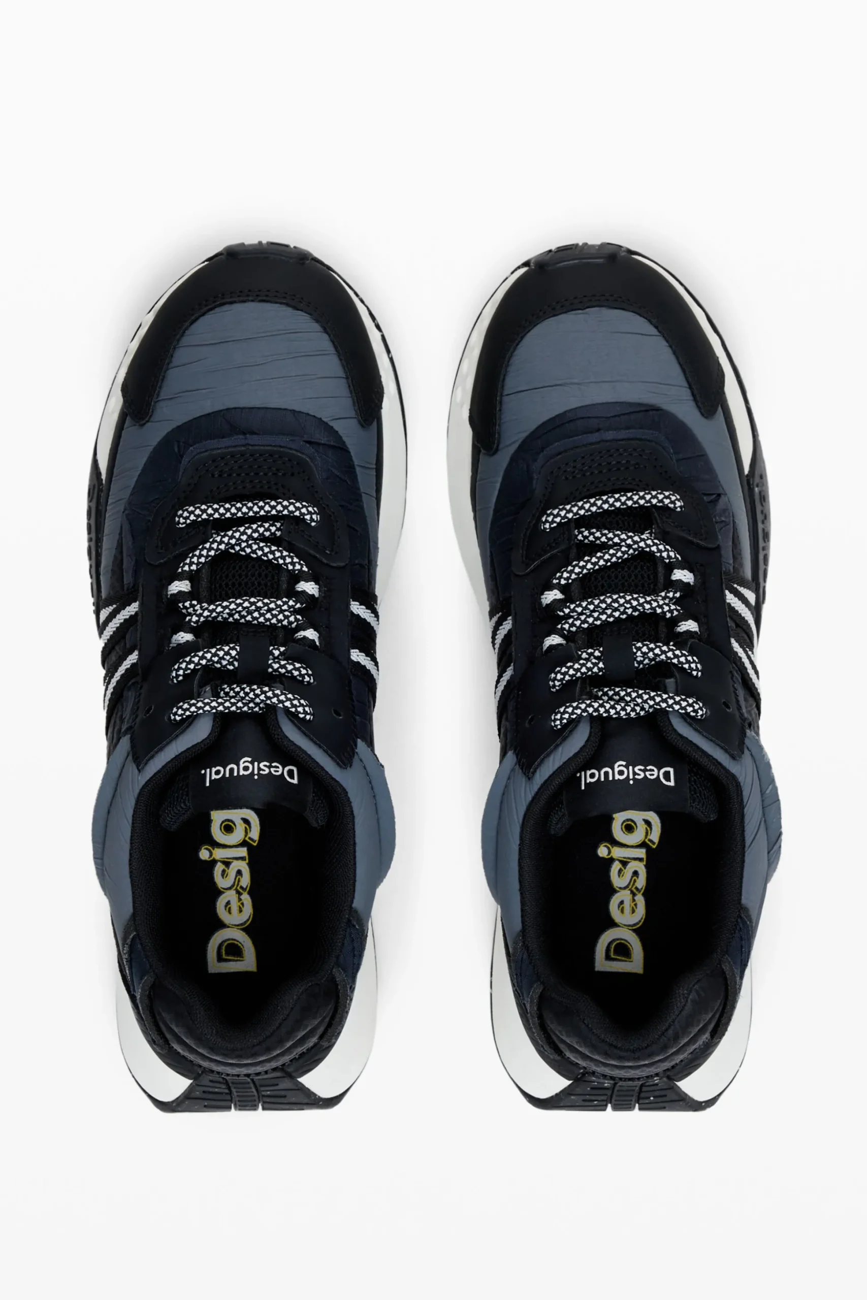 Runner patch sneakers