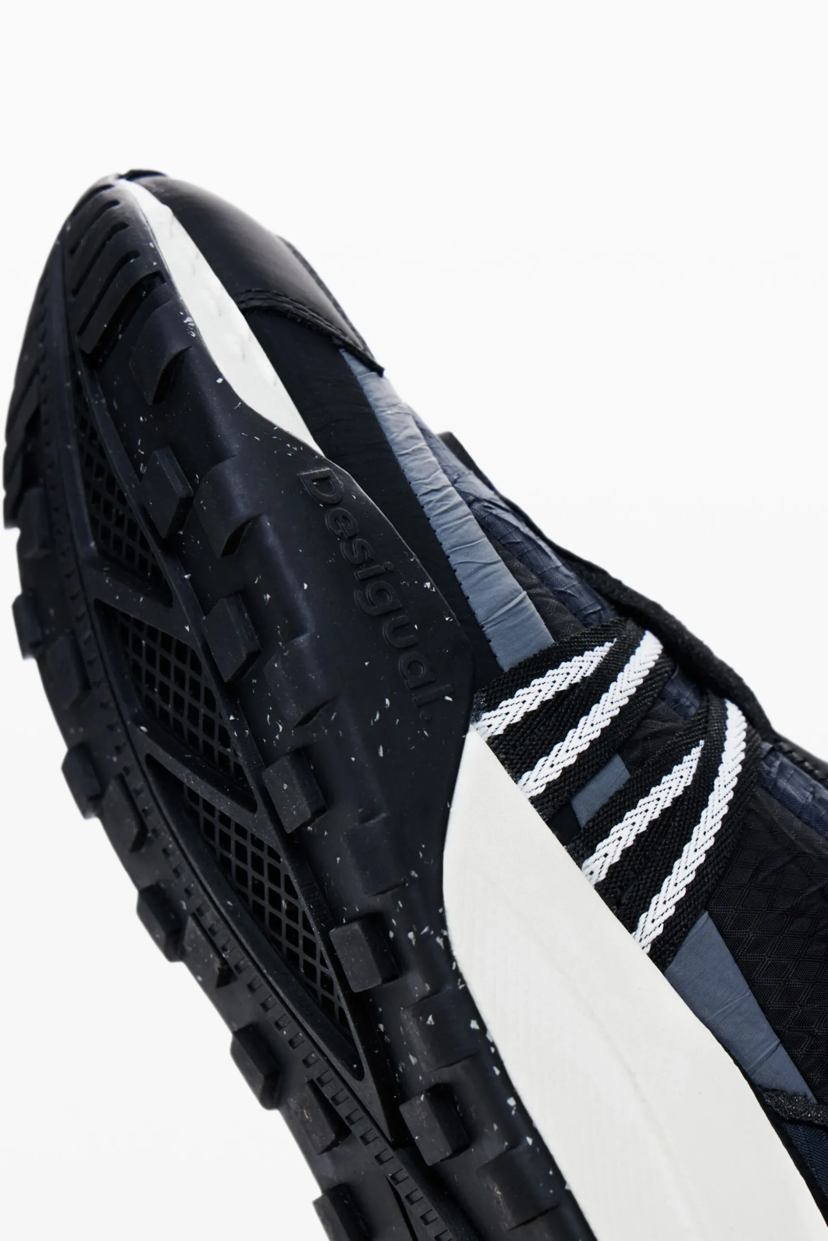 Runner patch sneakers