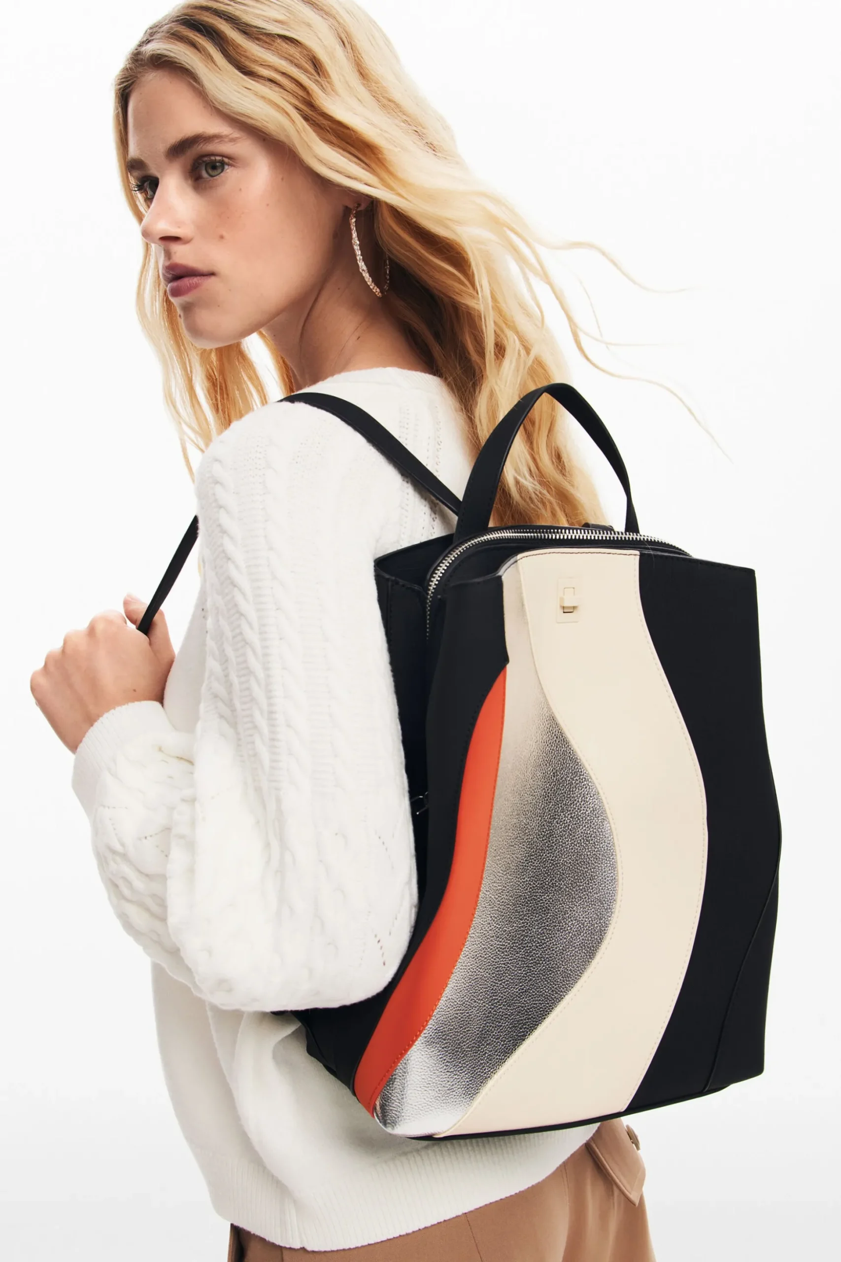 S backpack with waves