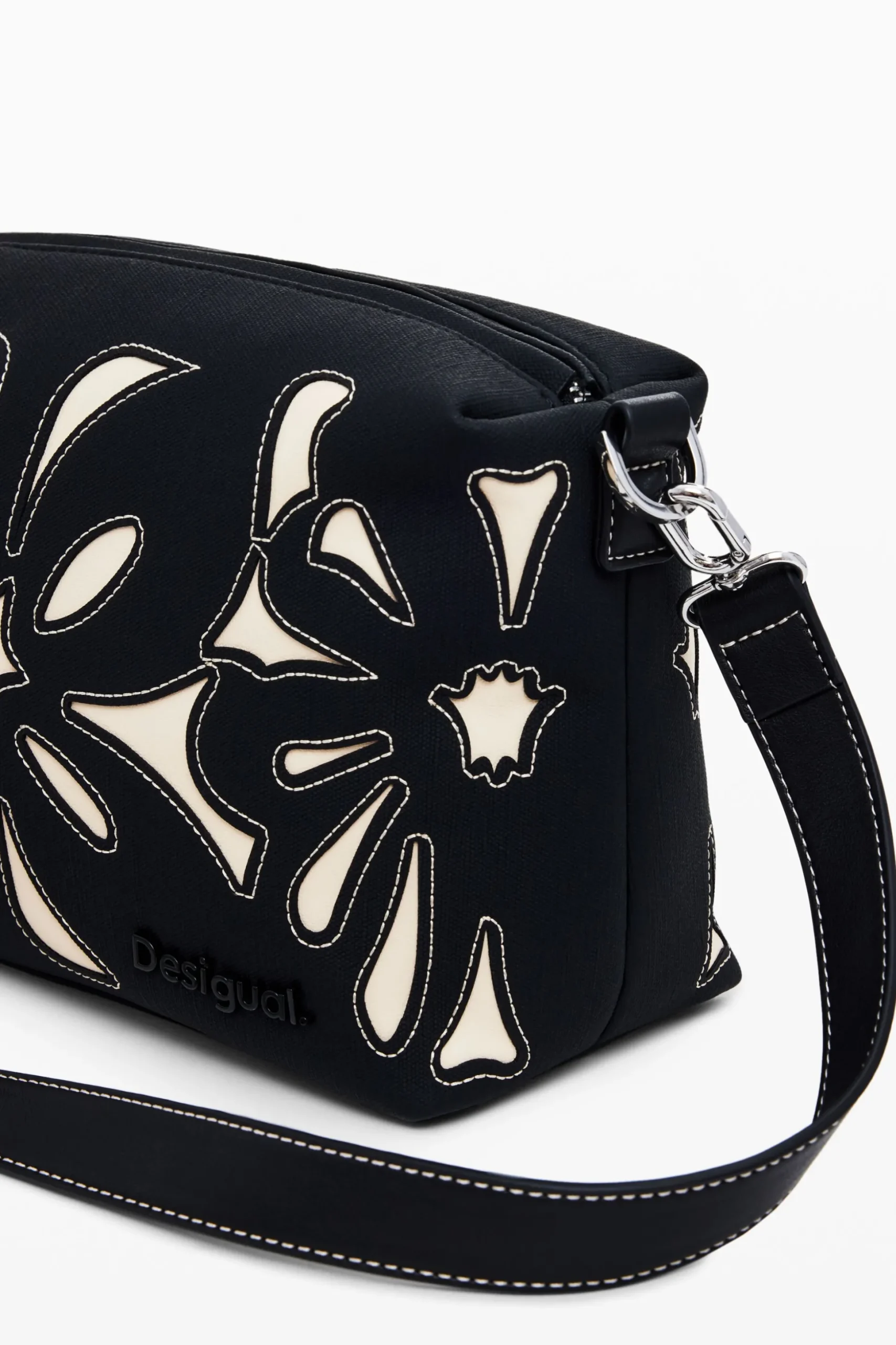 S bag with flowers