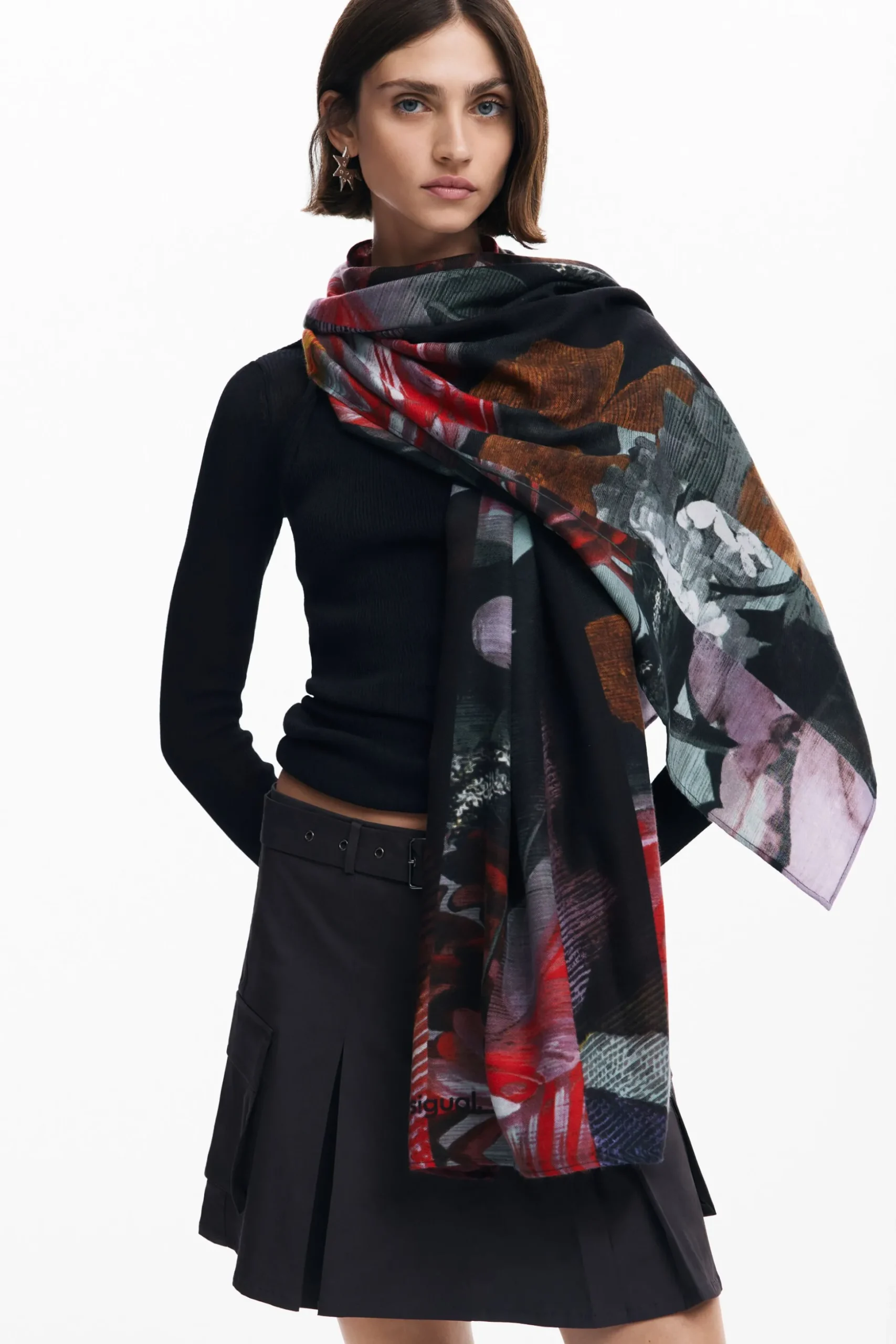 Scarf with large flowers