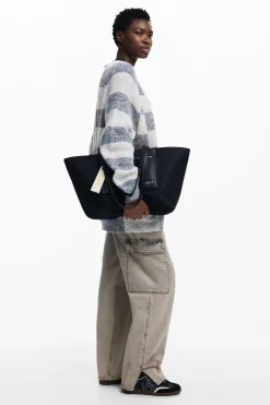 Shopper bag with pocket