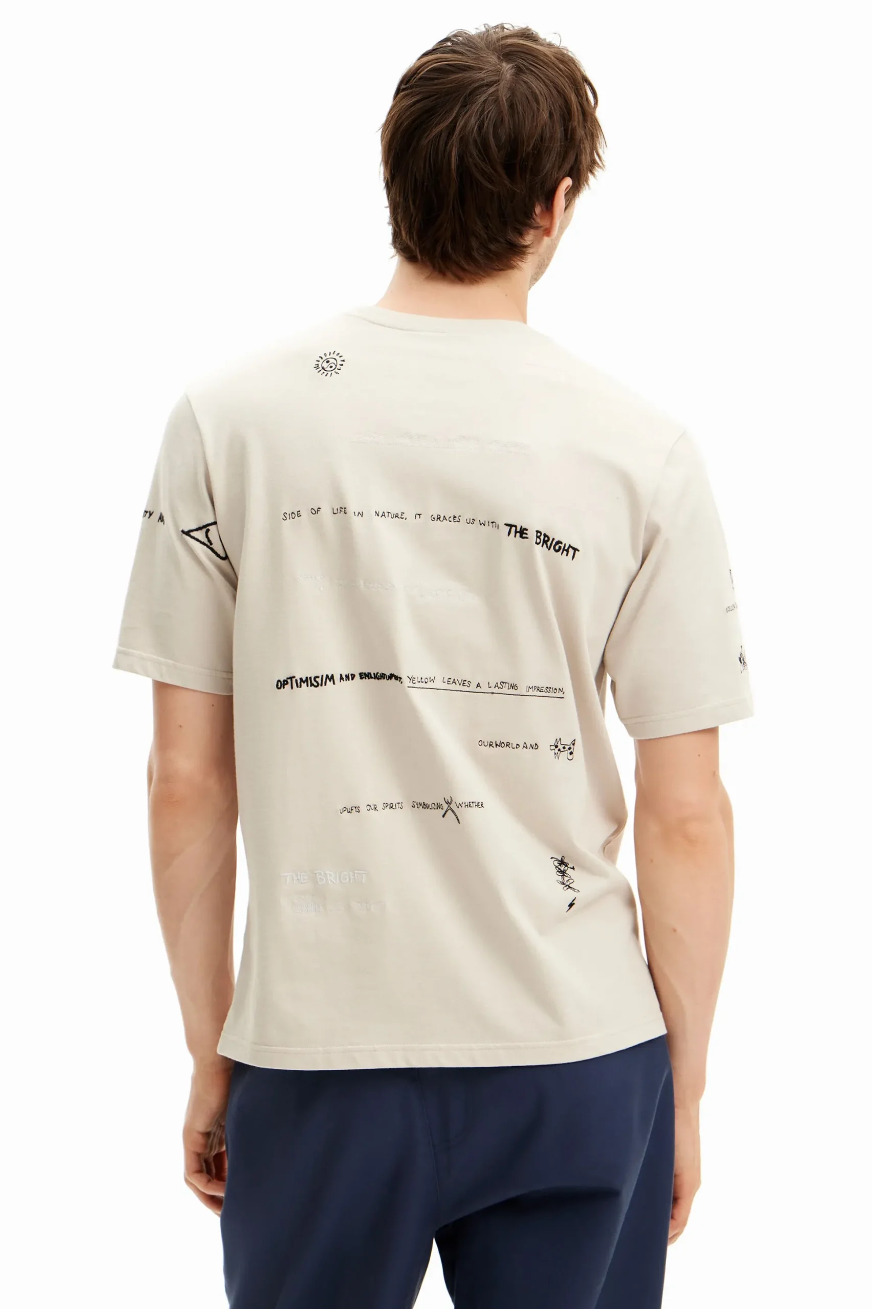 Short-sleeved T-shirt with lettering design