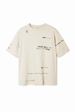 Short-sleeved T-shirt with lettering design