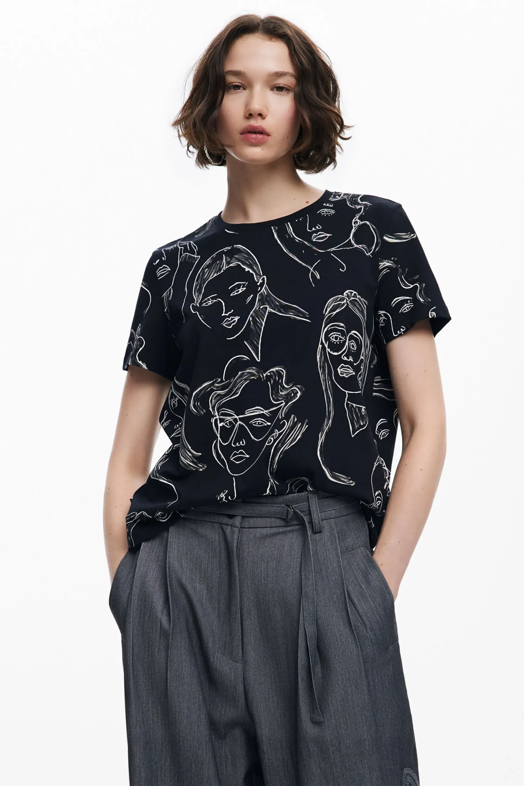 Short-sleeved T-shirt with faces