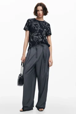 Short-sleeved T-shirt with faces