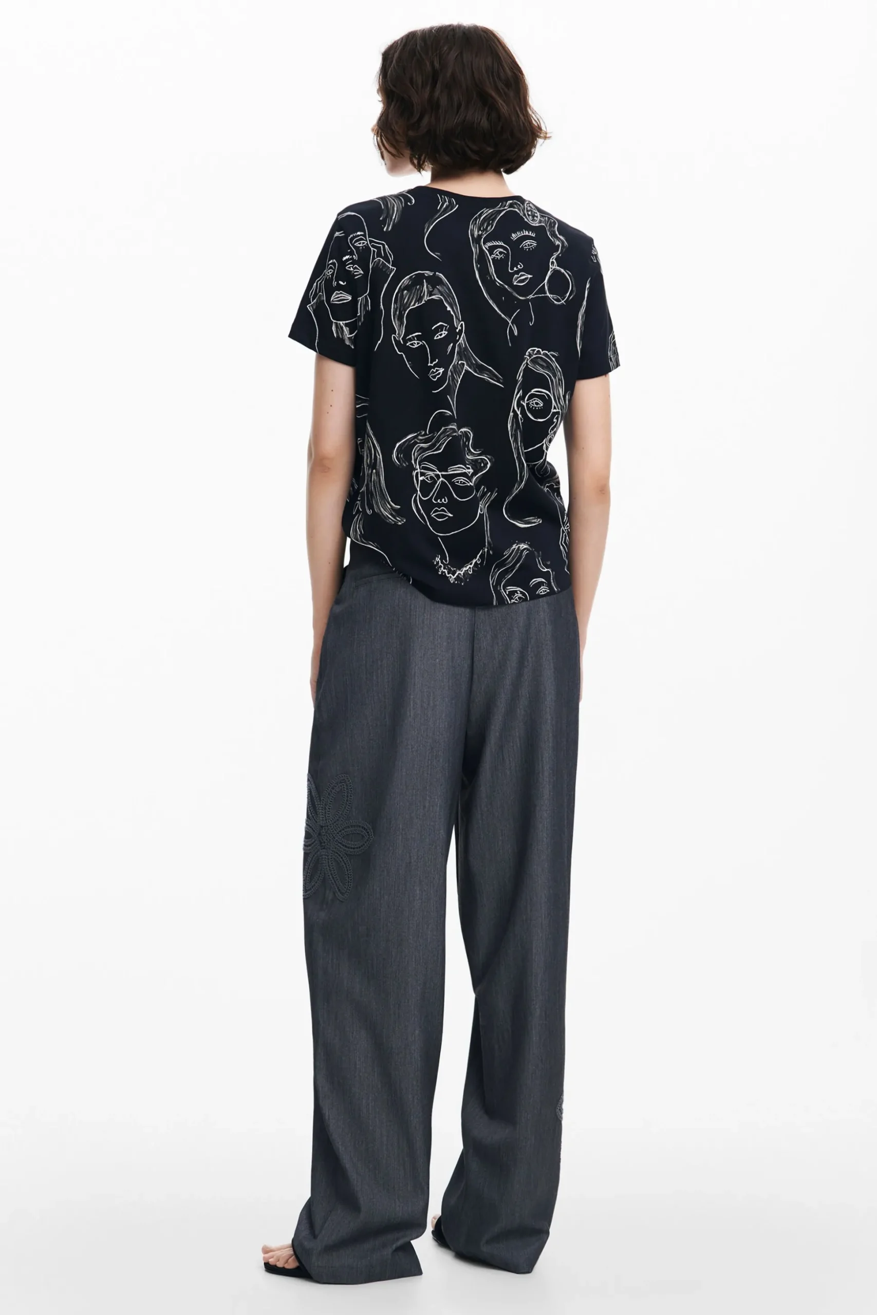 Short-sleeved T-shirt with faces