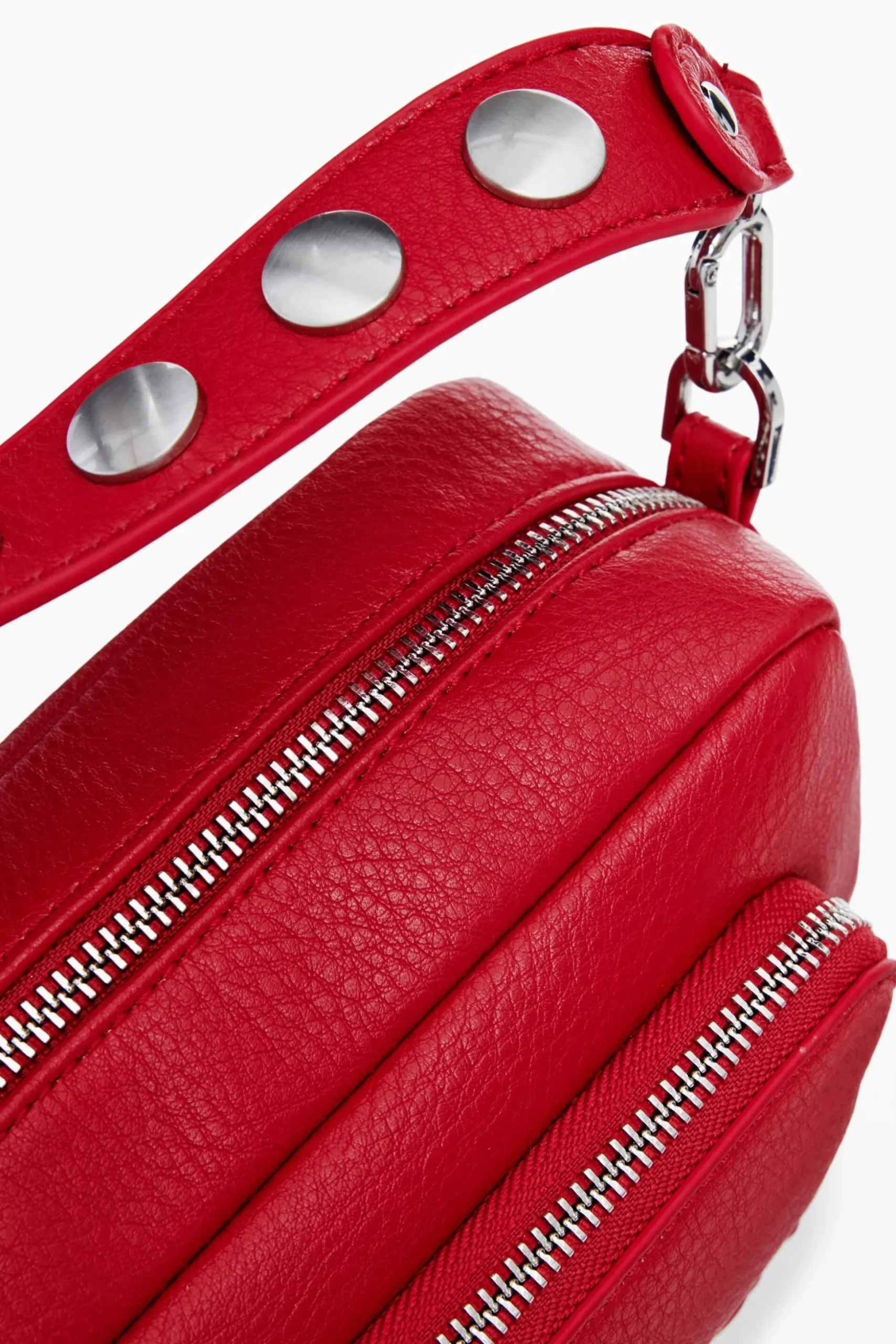 Sling bag with S logo
