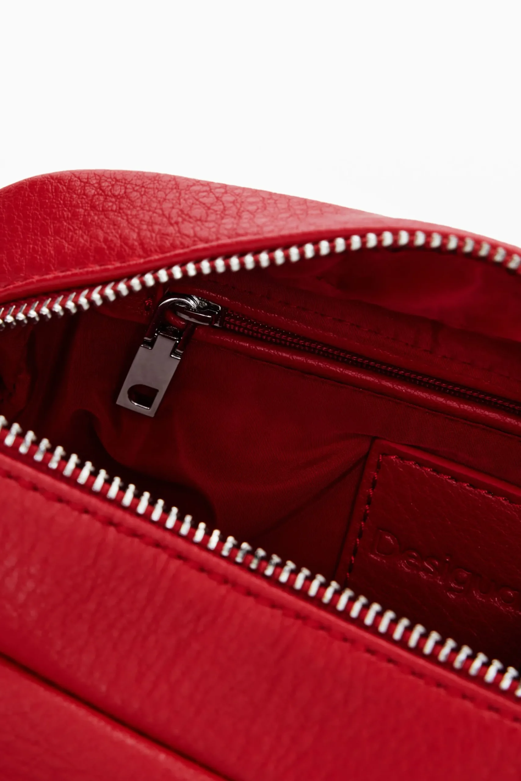 Sling bag with S logo